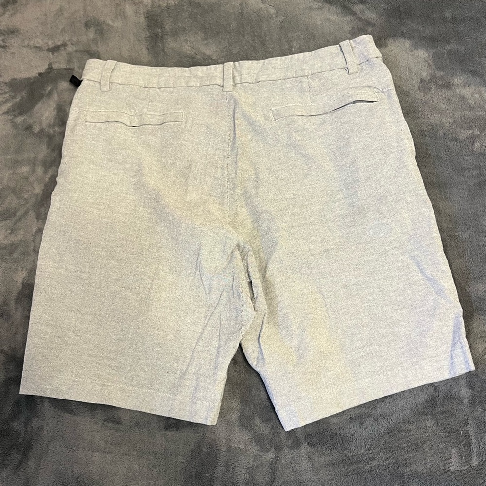 Lululemon commission 7” shorts sz 32